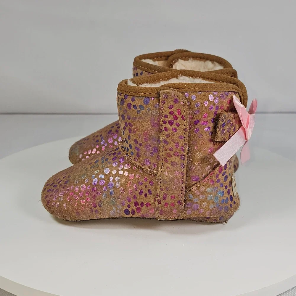 UGG Jesse Bow II Metallic Dots Chestnut Suede Infant Boots‎ 1121046I Size 4/5